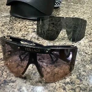 Versace sunglasses with two addition shades to go with the original. Versace VE2252 100287 Gold Sunglasses for Man – LookerOnline main image 3
